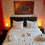 Deluxe Apartment In The Center Of City With Free Wifi