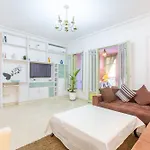 Romantic Retreat Next To M Avenue