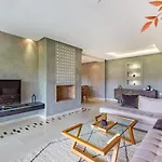 Family Relaxation Pool And Garden View