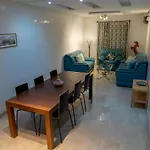 Two Bed Luxury Appt With Air Conditioning Parking And Pool