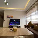 Luxury Apartment With Pool, Parking And 24H Security , Marrakech Center