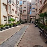 City Center Flat With 2 Pools