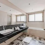 Escape To Luxury: 4 Bedroom Villa On Golf Course