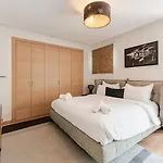 Escape To Luxury: 4 Bedroom Villa On Golf Course