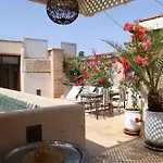 Riad Jaune Safran Entire House