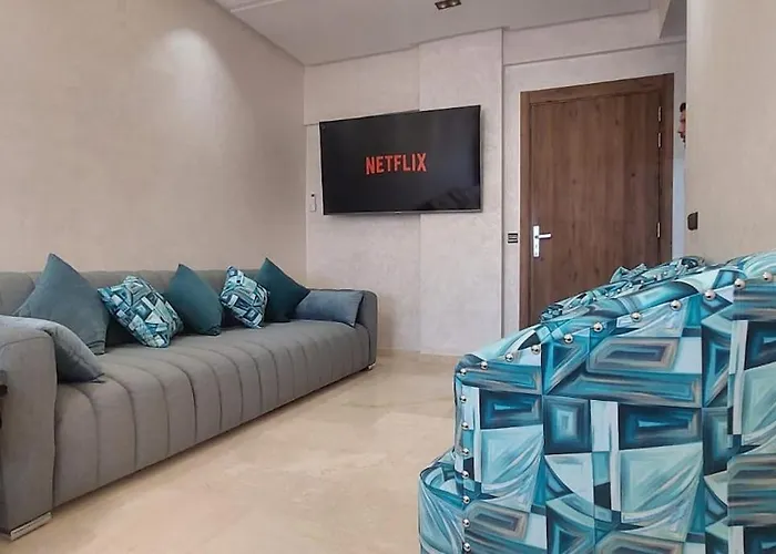 Luxury City Center Apartment With Swimming Pool