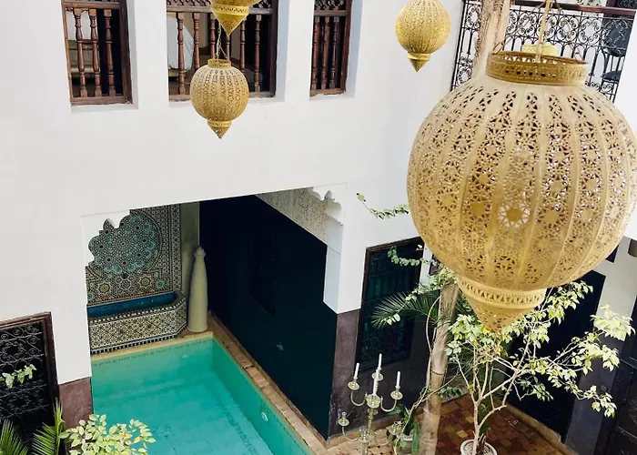 Riad La Porte Rouge By La Siredrah