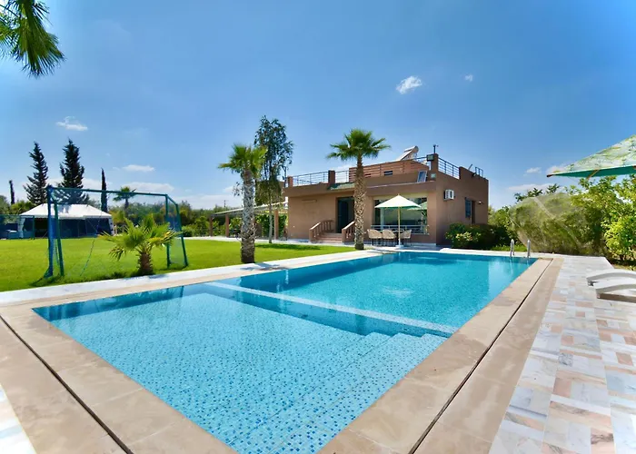 Ferme De Vacances Avec Une Grande Villa A Marrakech