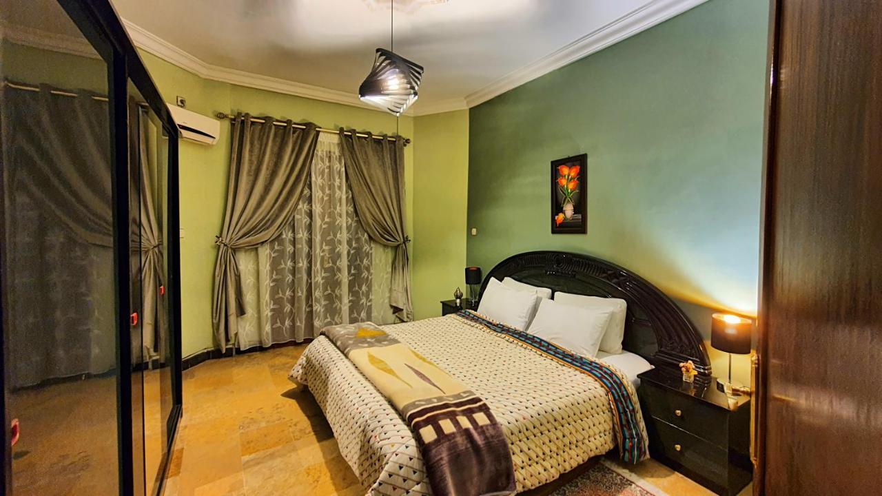 Oranger Family House Center, Private Large House, Terasse Garden View, Free Parking Apartment