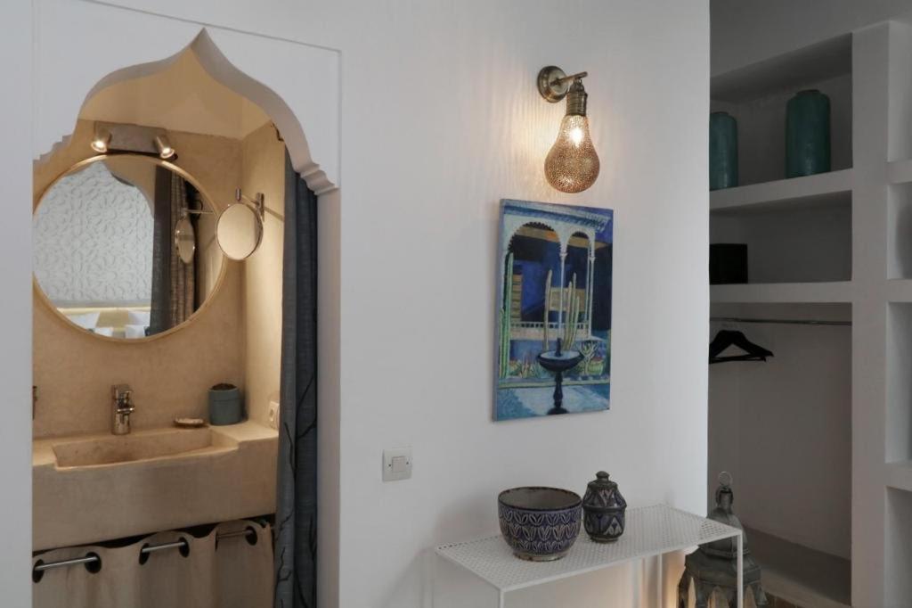 Riad103 Piscine Chauffée Sur Le Rooftop, Jacuzzi Hot&hammam Massage * Marrakesh