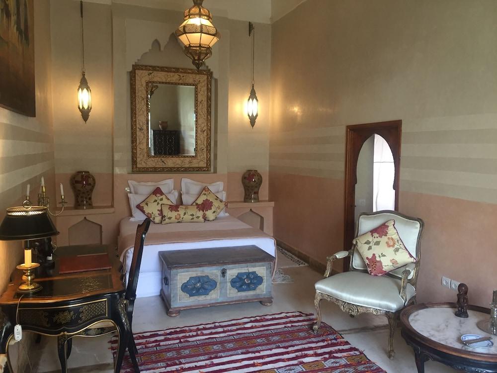 Guest house Emberiza Sahari