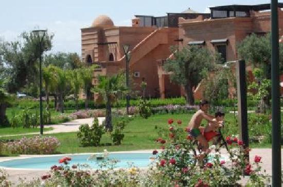 Dans Avec Golf, Piscine