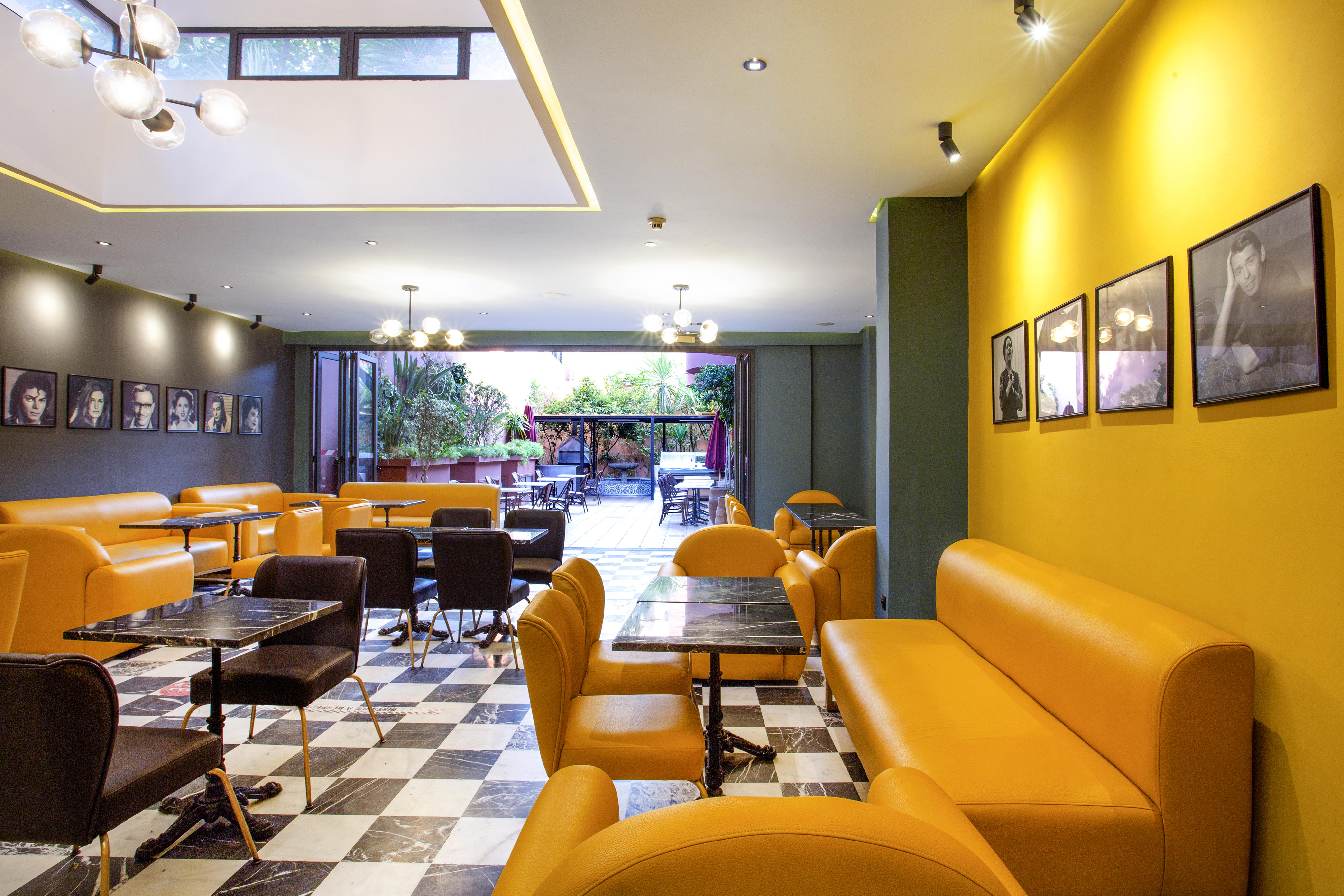 Akabar Hotel
