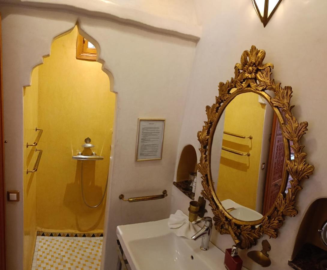 Asrari (adults Only) 3*