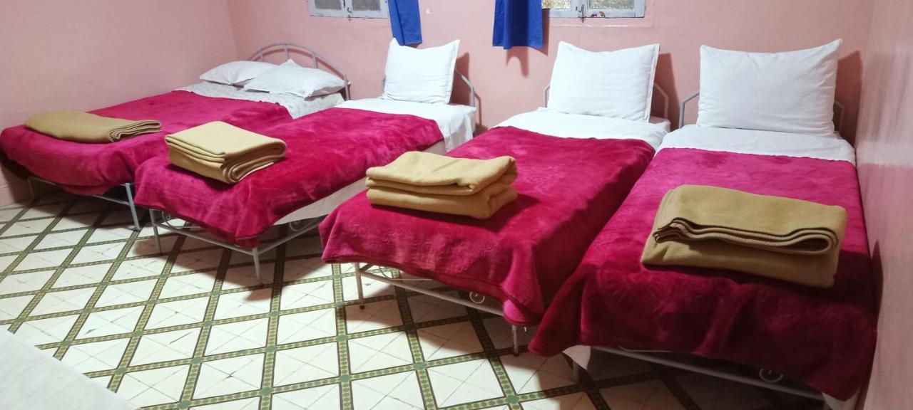 Des Amis Hotel *