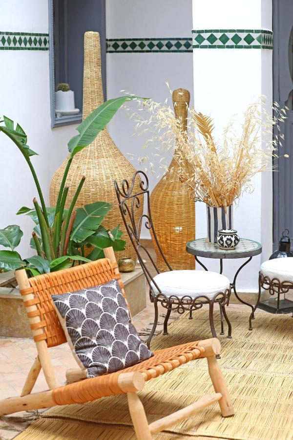 Riad Amya &