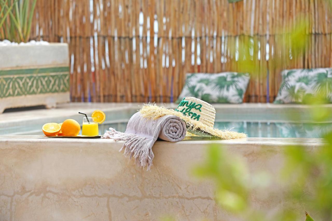 Riad Amya &