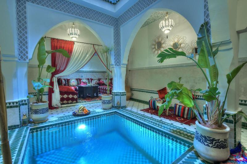 Art & Emotions Boutique & 4*