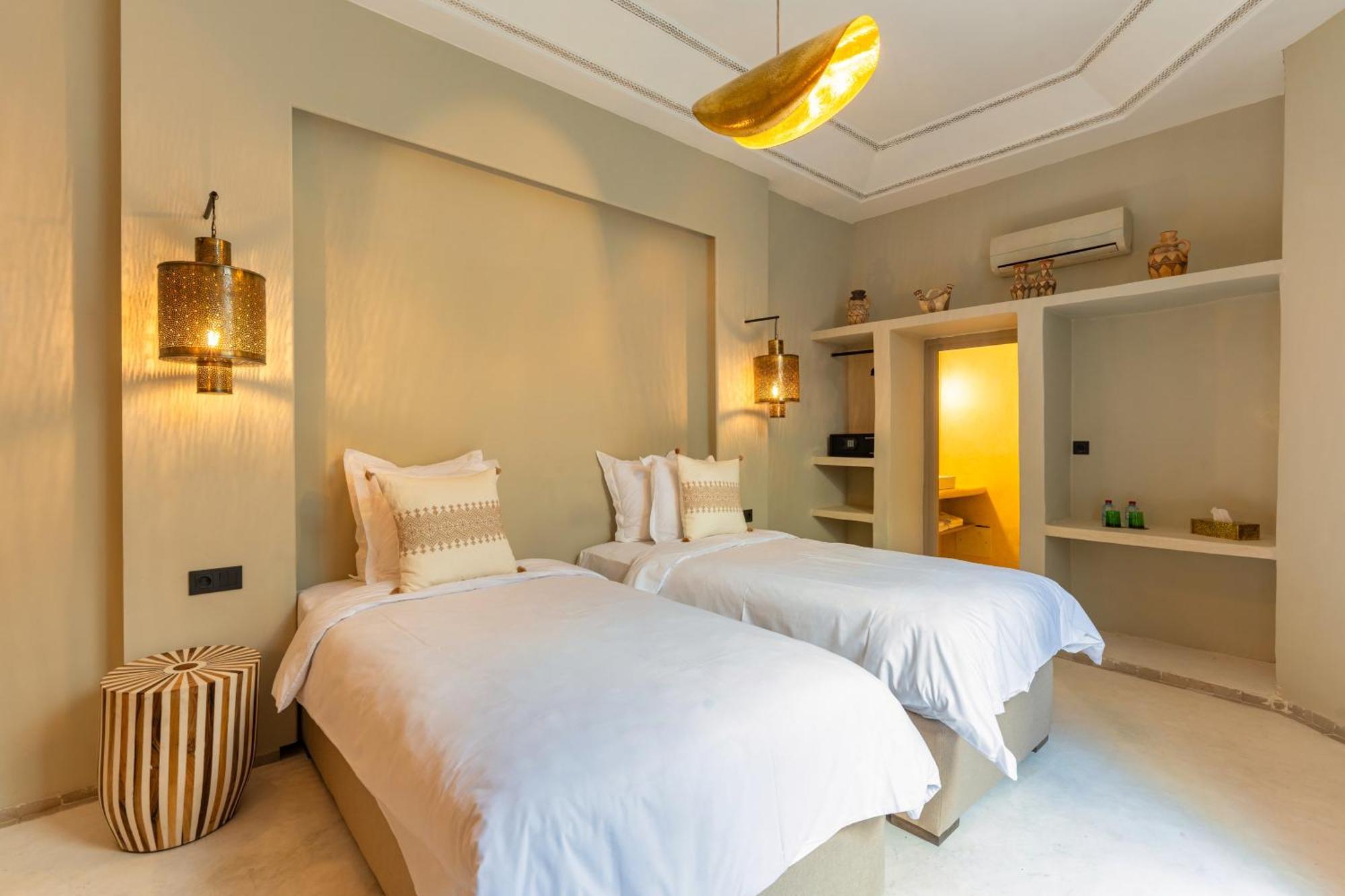 & By Xo-riad Riad
