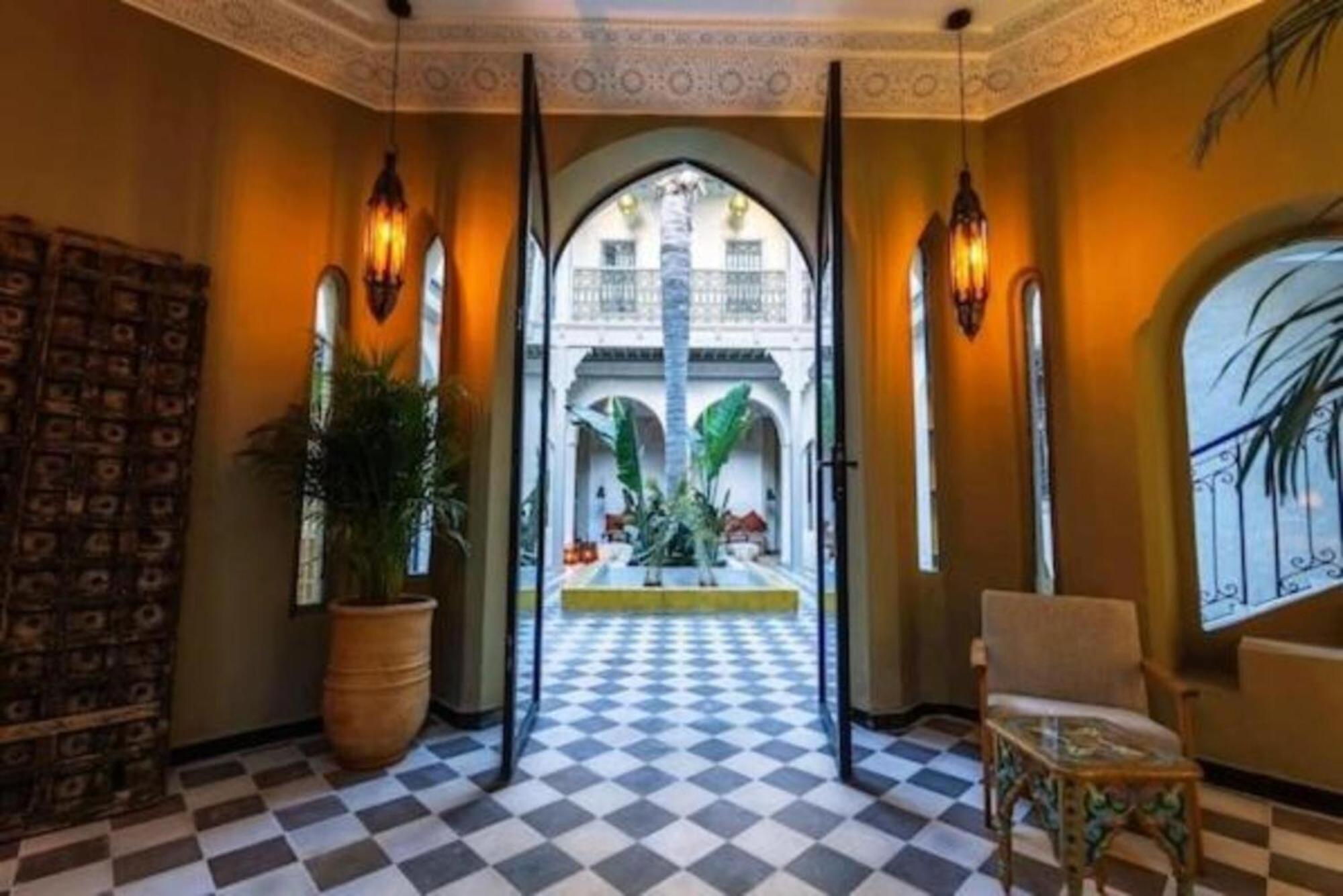 & By Xo-riad Riad *