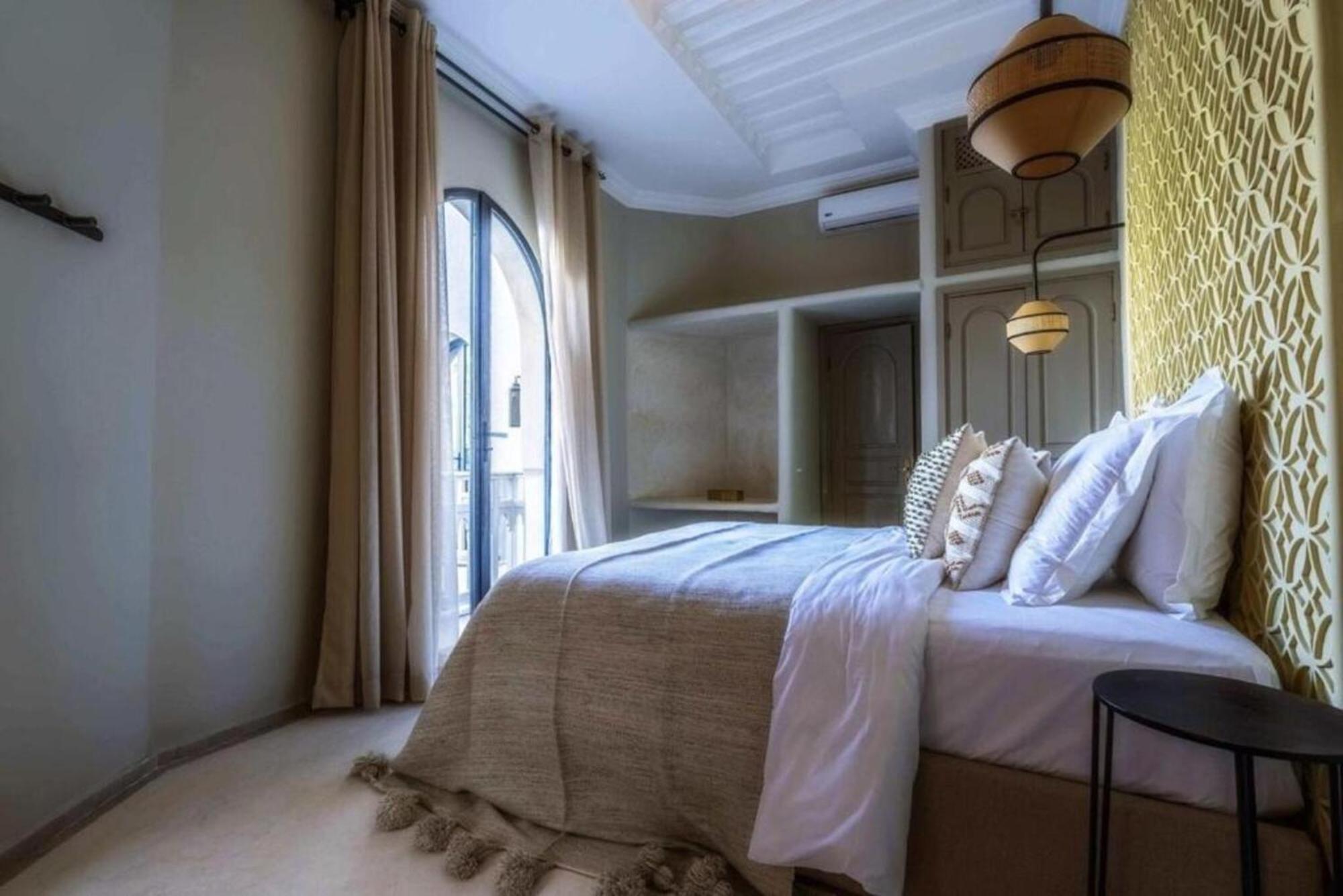 & By Xo-riad Riad *