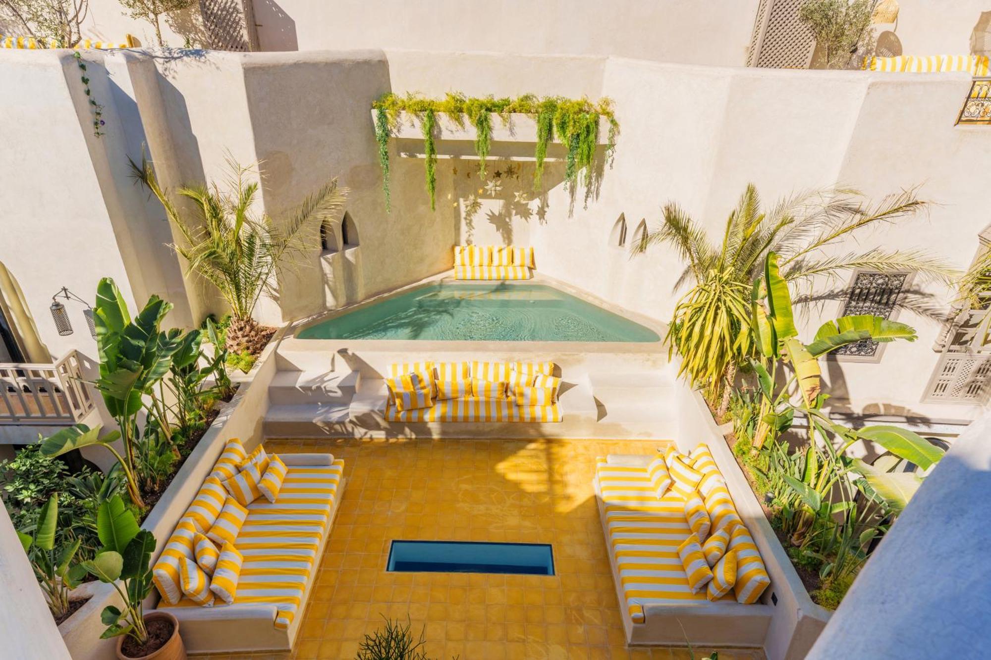 & By Xo-riad