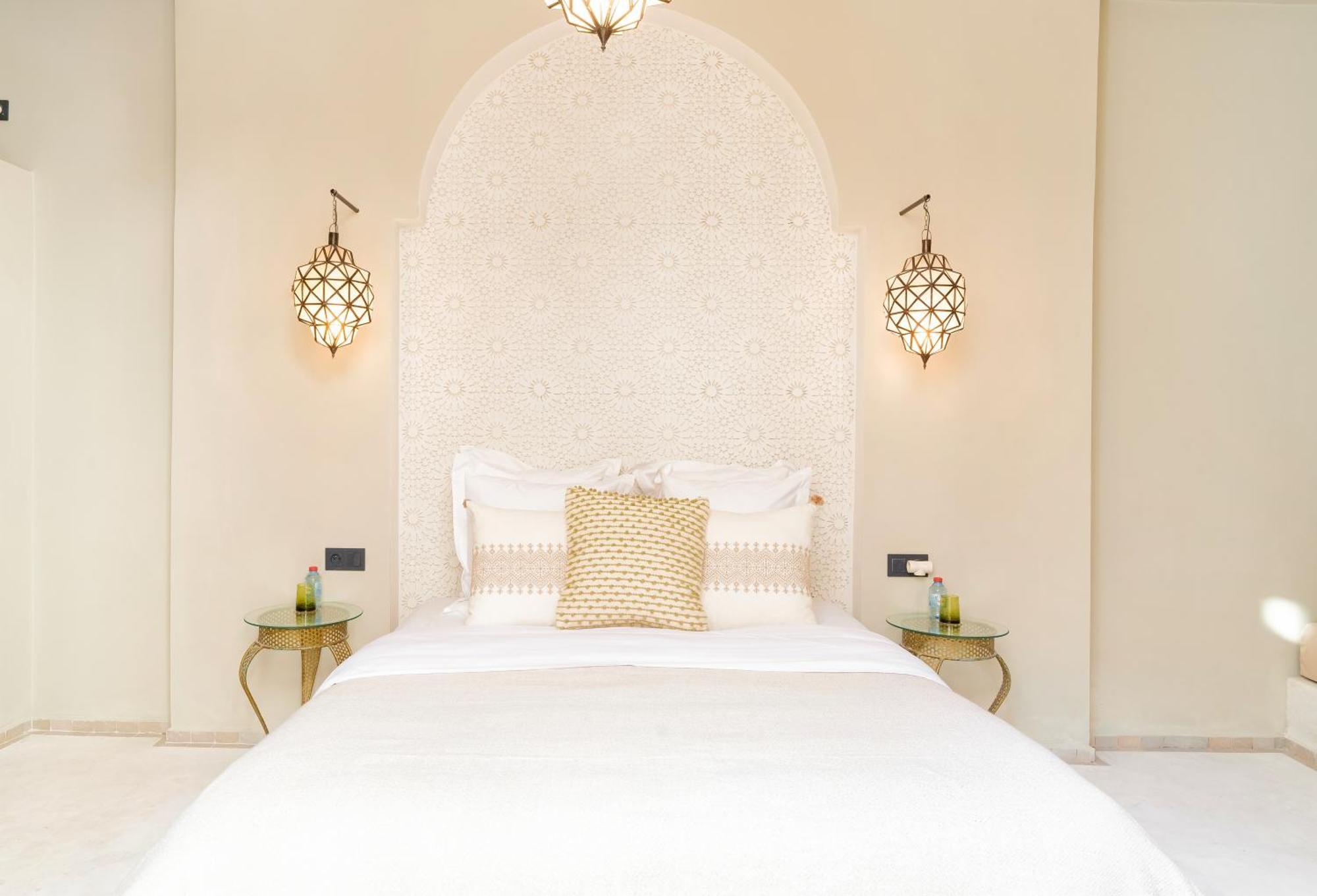 & By Xo-riad Riad