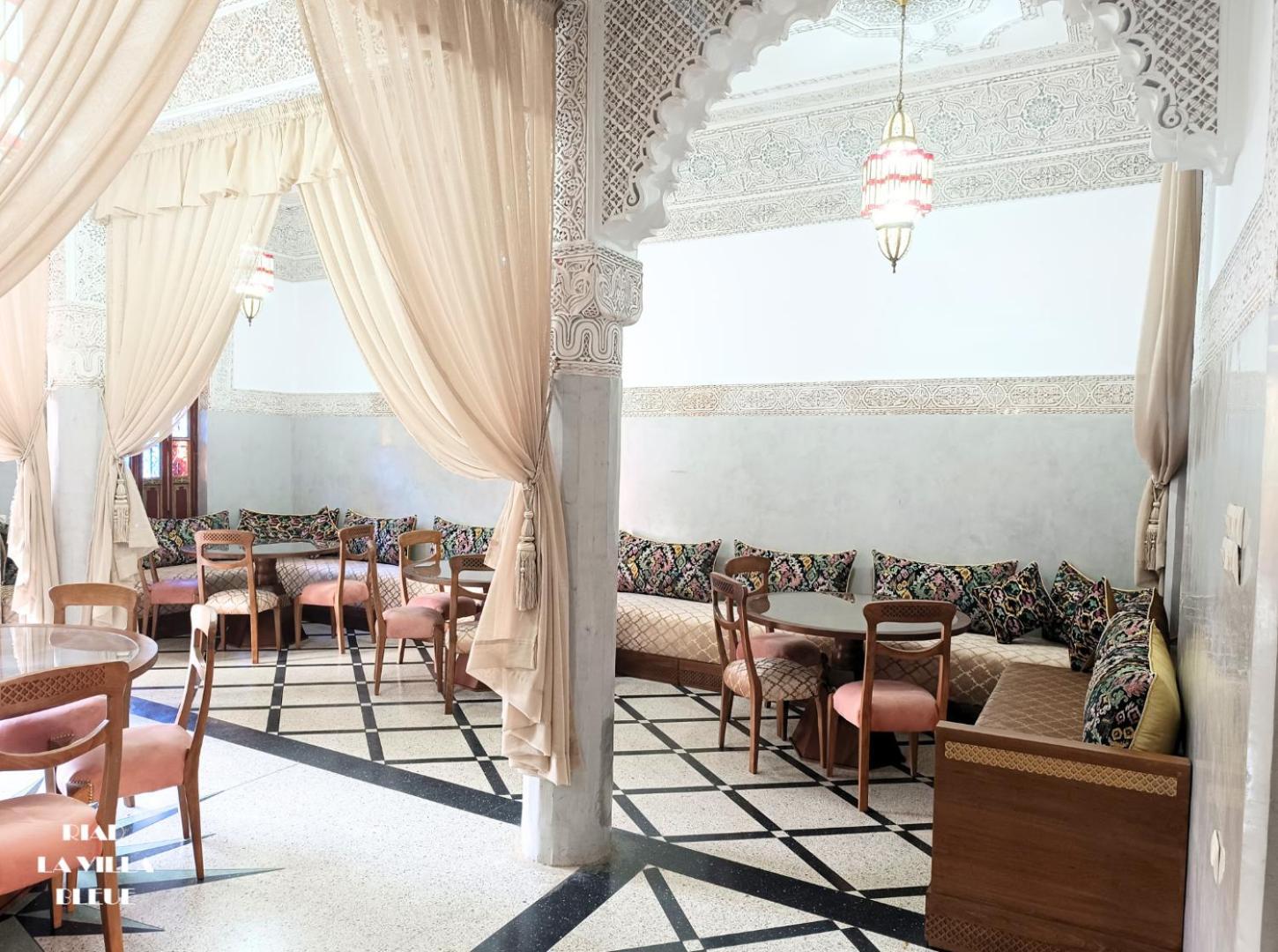 La Bleue & Bed & Breakfast