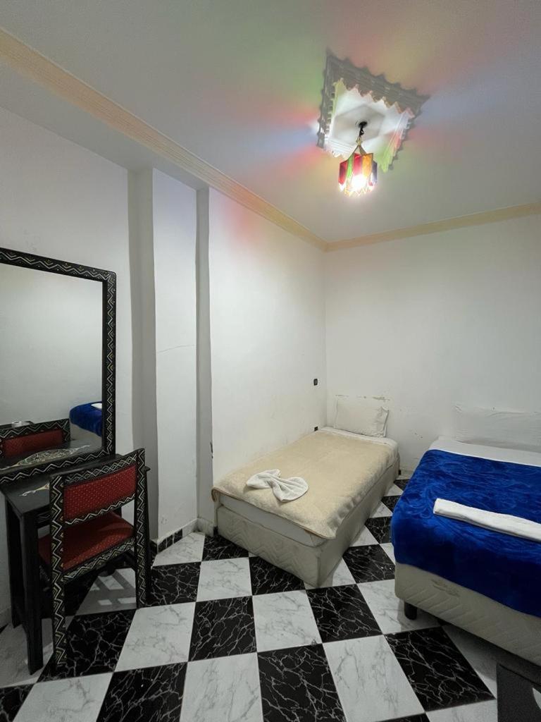 Hotel 52 *