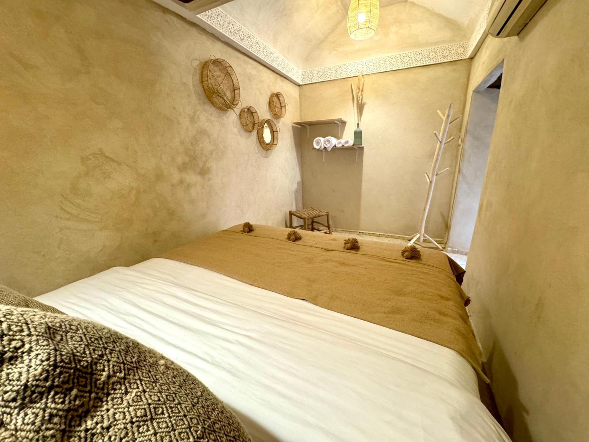 Sanwa Riad *