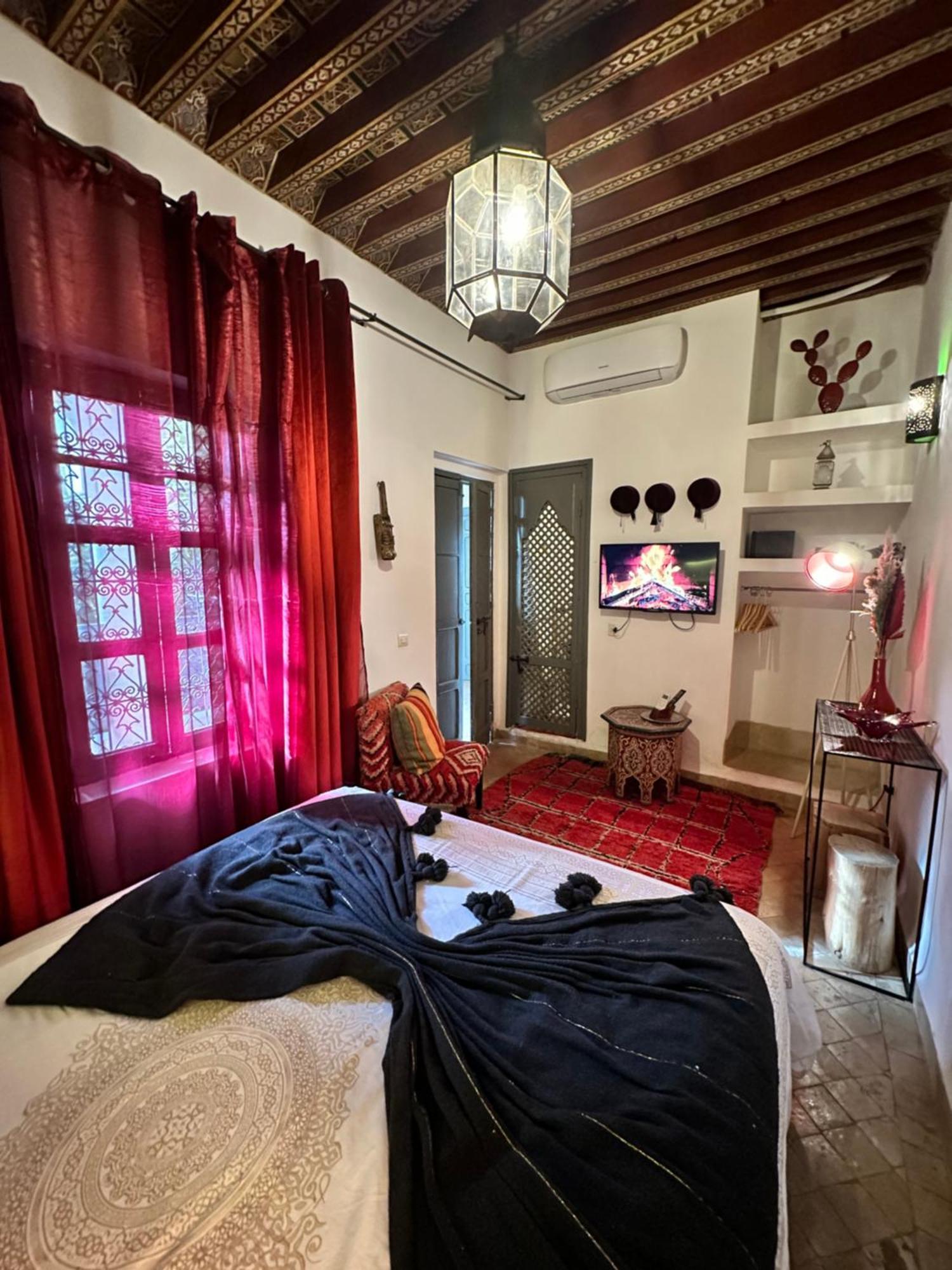 Riad103 Piscine Chauffée Sur Le Rooftop, Jacuzzi Hot&hammam Massage *