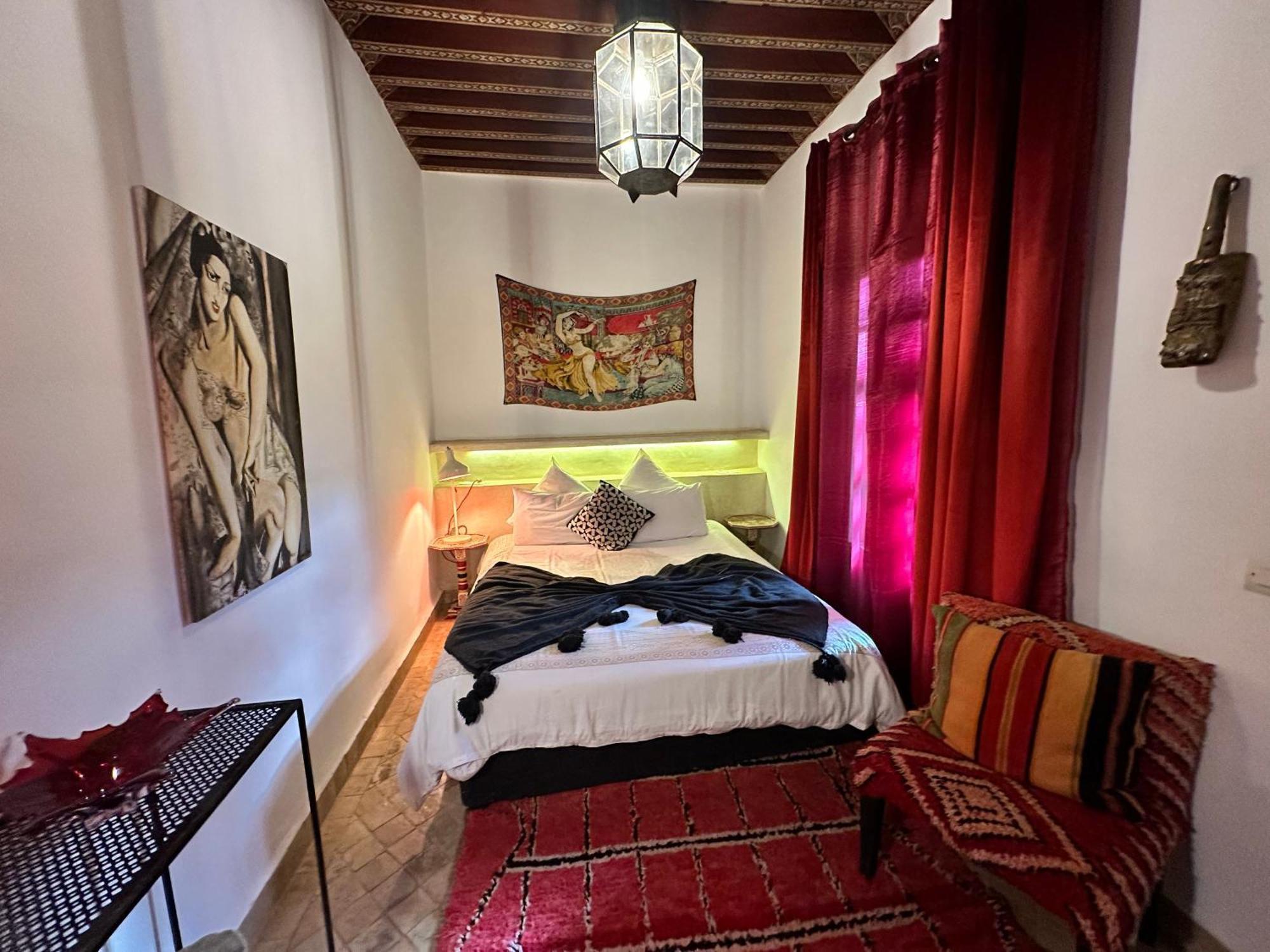 Riad103 Piscine Chauffée Sur Le Rooftop, Jacuzzi Hot&hammam Massage Riad Marrakesh