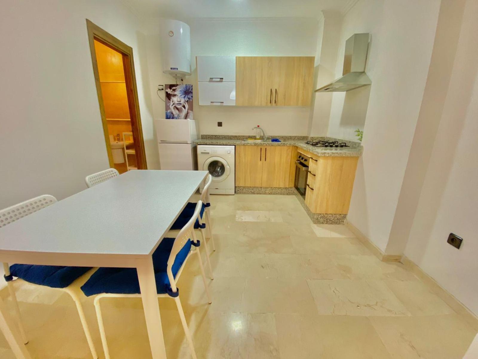 Avec Piscine En Face A La Gare Gueliz Apartamento