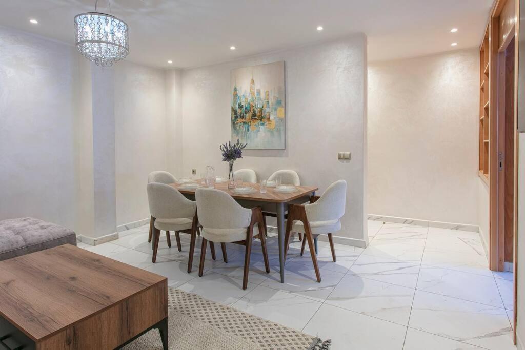 Appartement Red Rendezvous - Downtown *