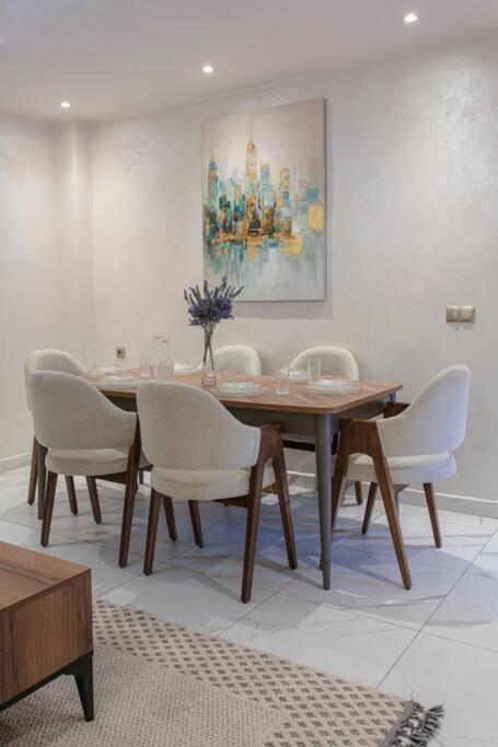 Red Rendezvous - Downtown Appartement