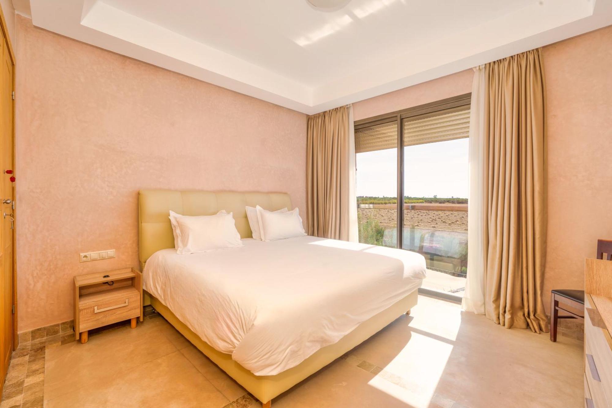 Summer Peaceful Golf Haven Apartment