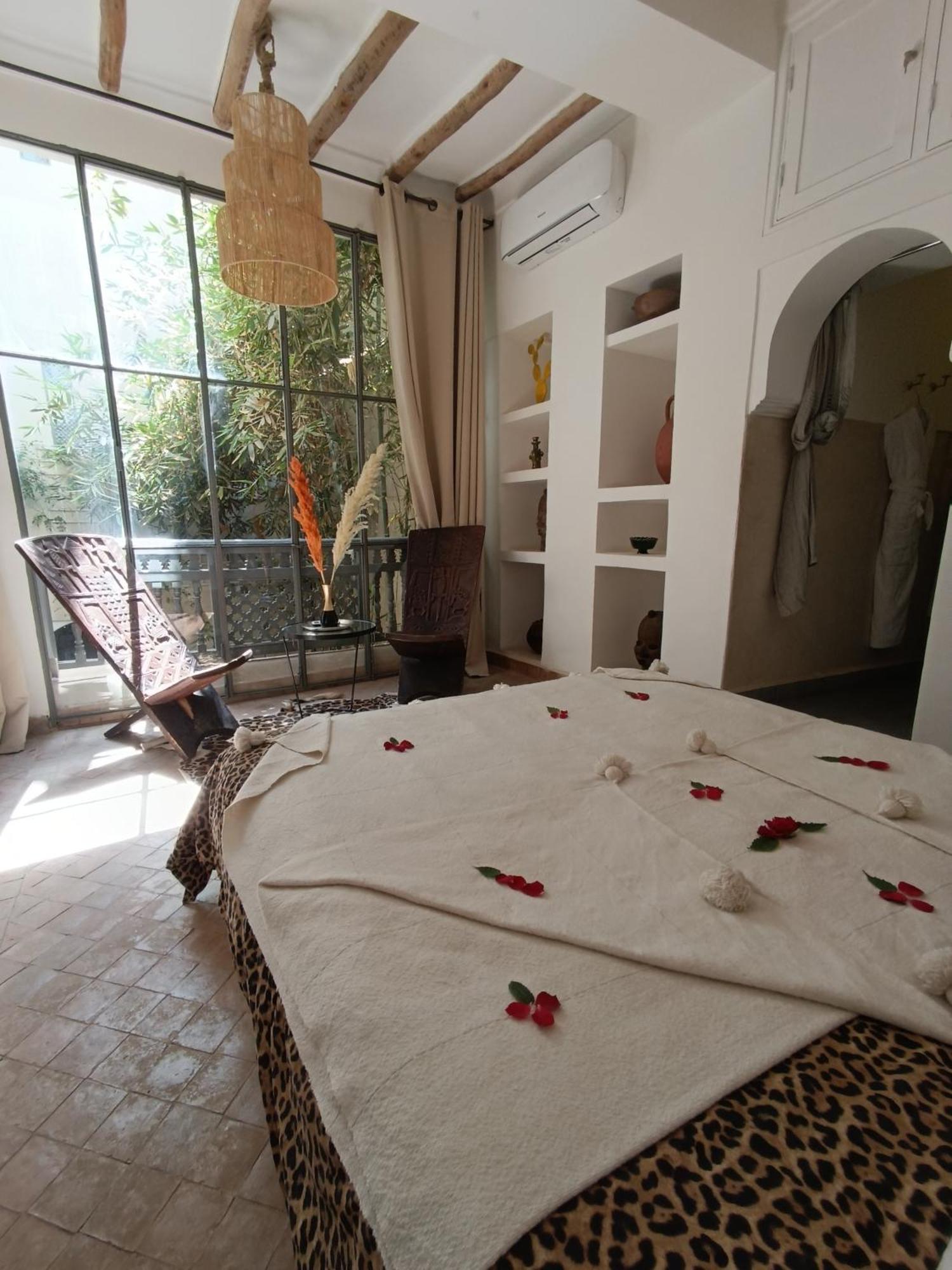 Riad103 Piscine Chauffée Sur Le Rooftop, Jacuzzi Hot&hammam Massage Riad Marrakesh