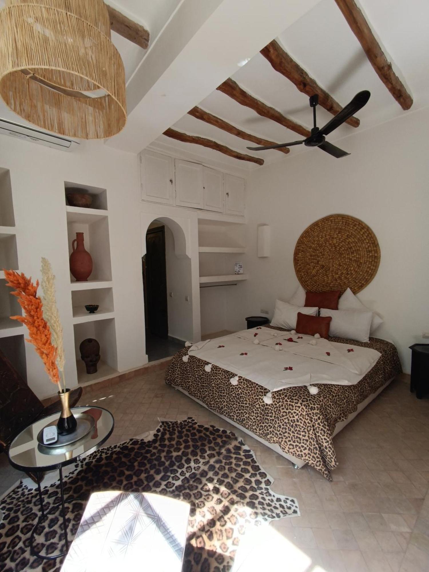 Riad103 Piscine Chauffée Sur Le Rooftop, Jacuzzi Hot&hammam Massage *