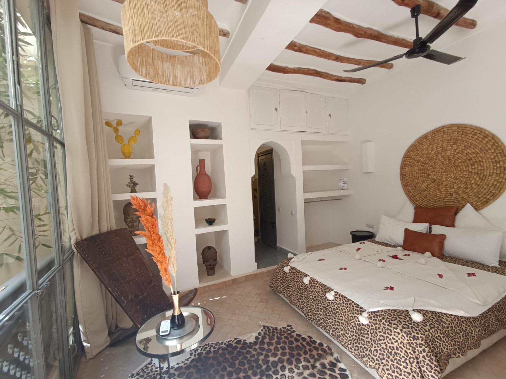 Riad103 Piscine Chauffée Sur Le Rooftop, Jacuzzi Hot&hammam Massage * Marrakesh