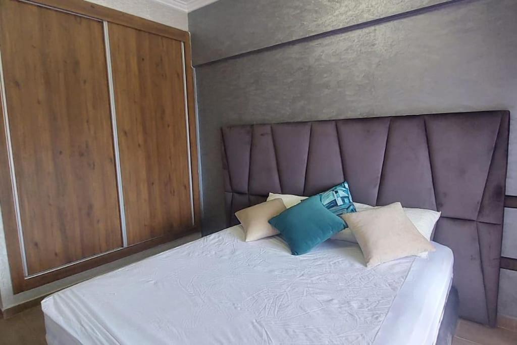 Luxury Center With Swimming Pool *