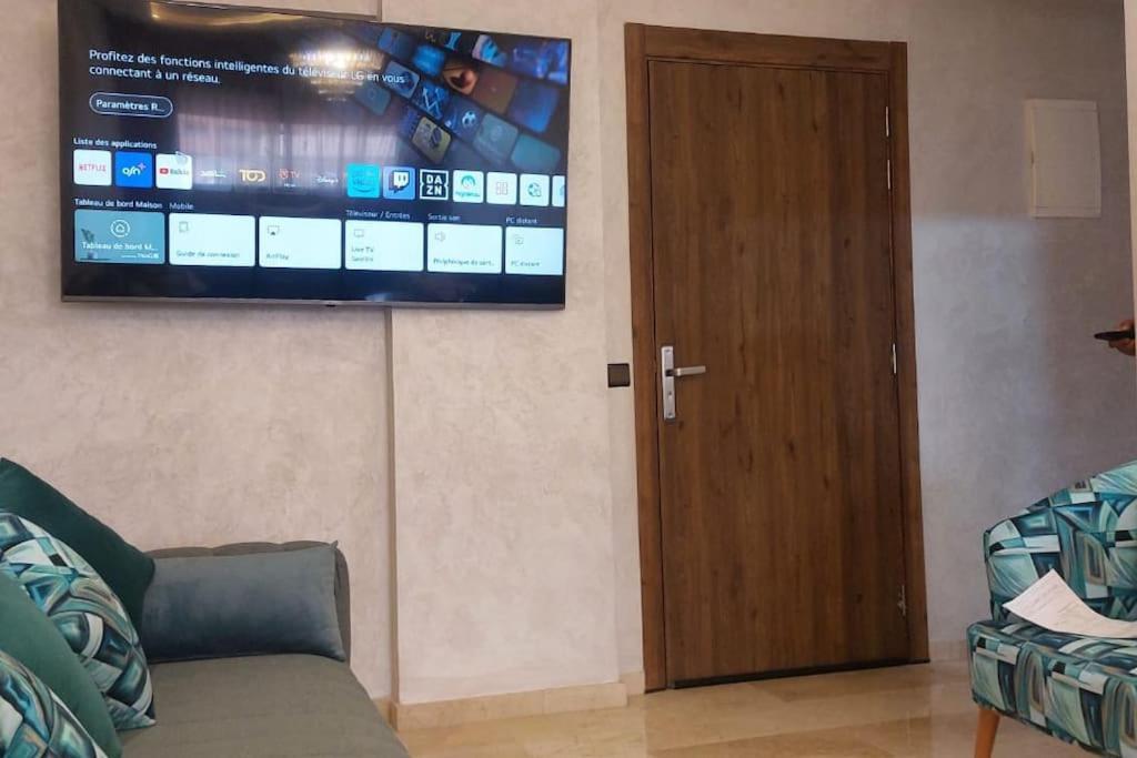 Luxury Center With Swimming Pool Apartment *