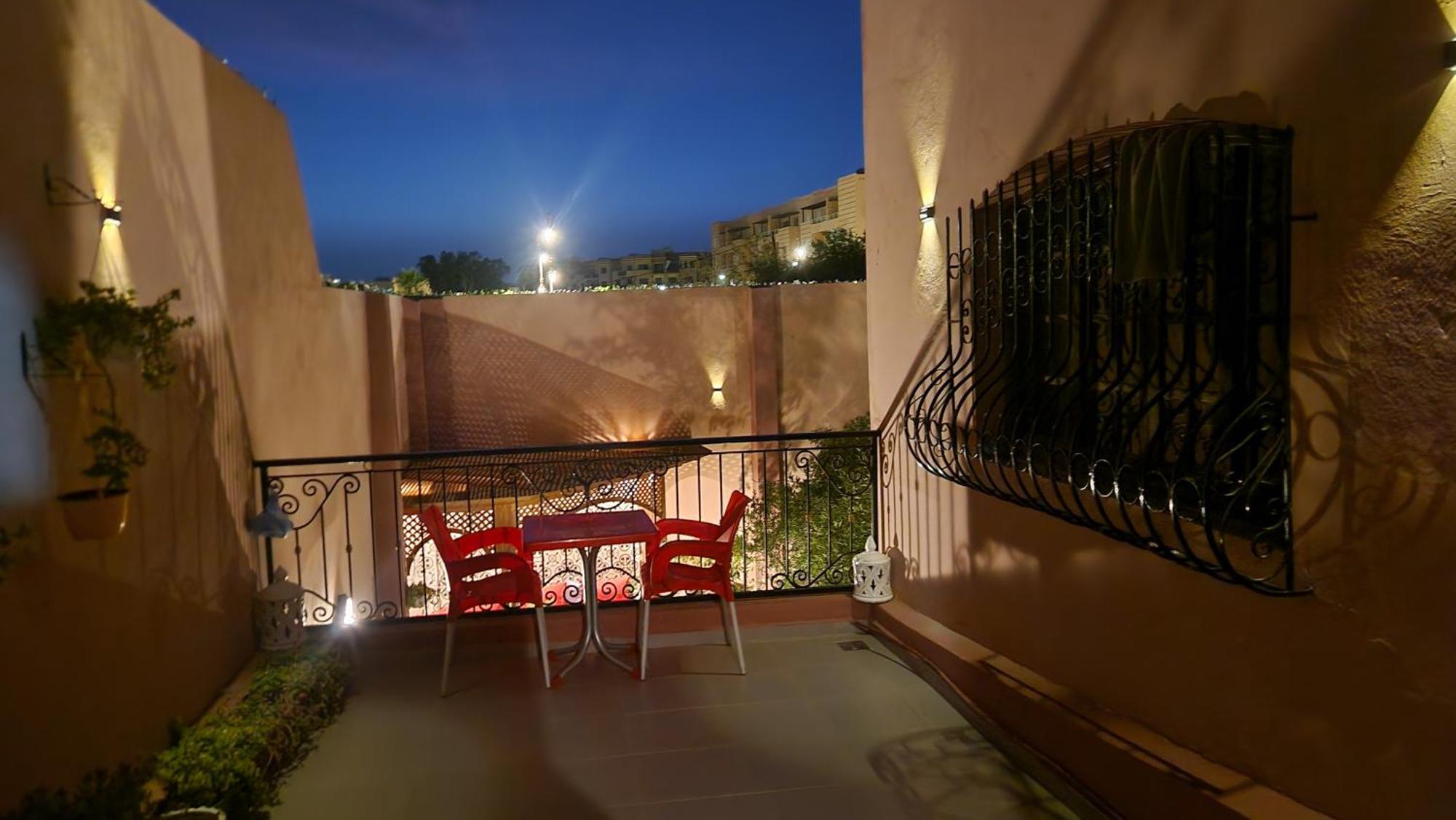 Oranger Family House Center, Private Large House, Terasse Garden View, Free Parking Apartment *