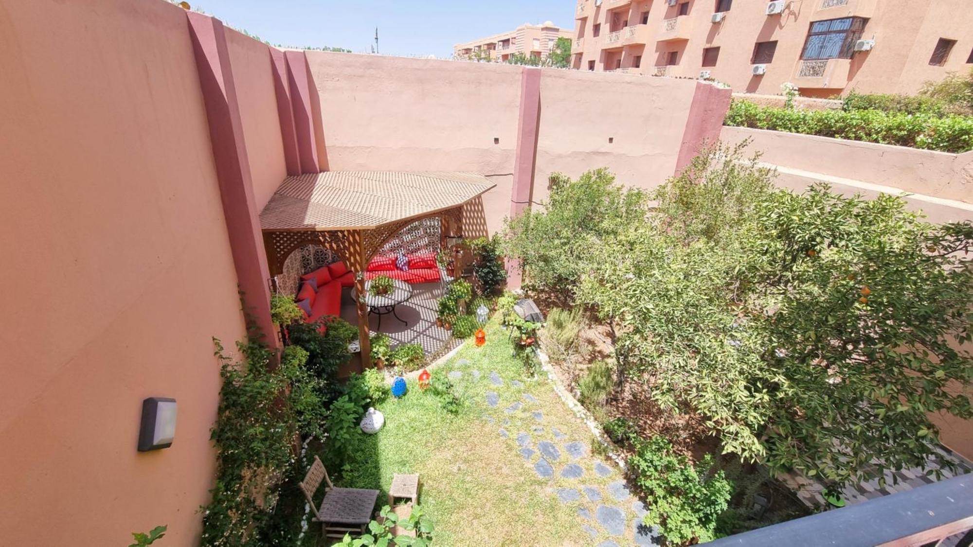Oranger Family House Center, Private Large House, Terasse Garden View, Free Parking Apartment
