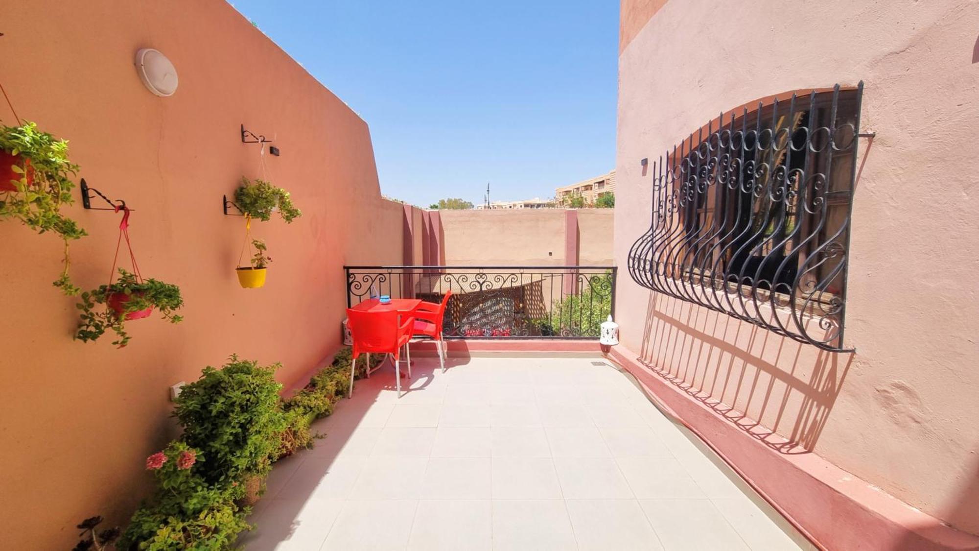 Apartment Oranger Family House Center, Private Large House, Terasse Garden View, Free Parking