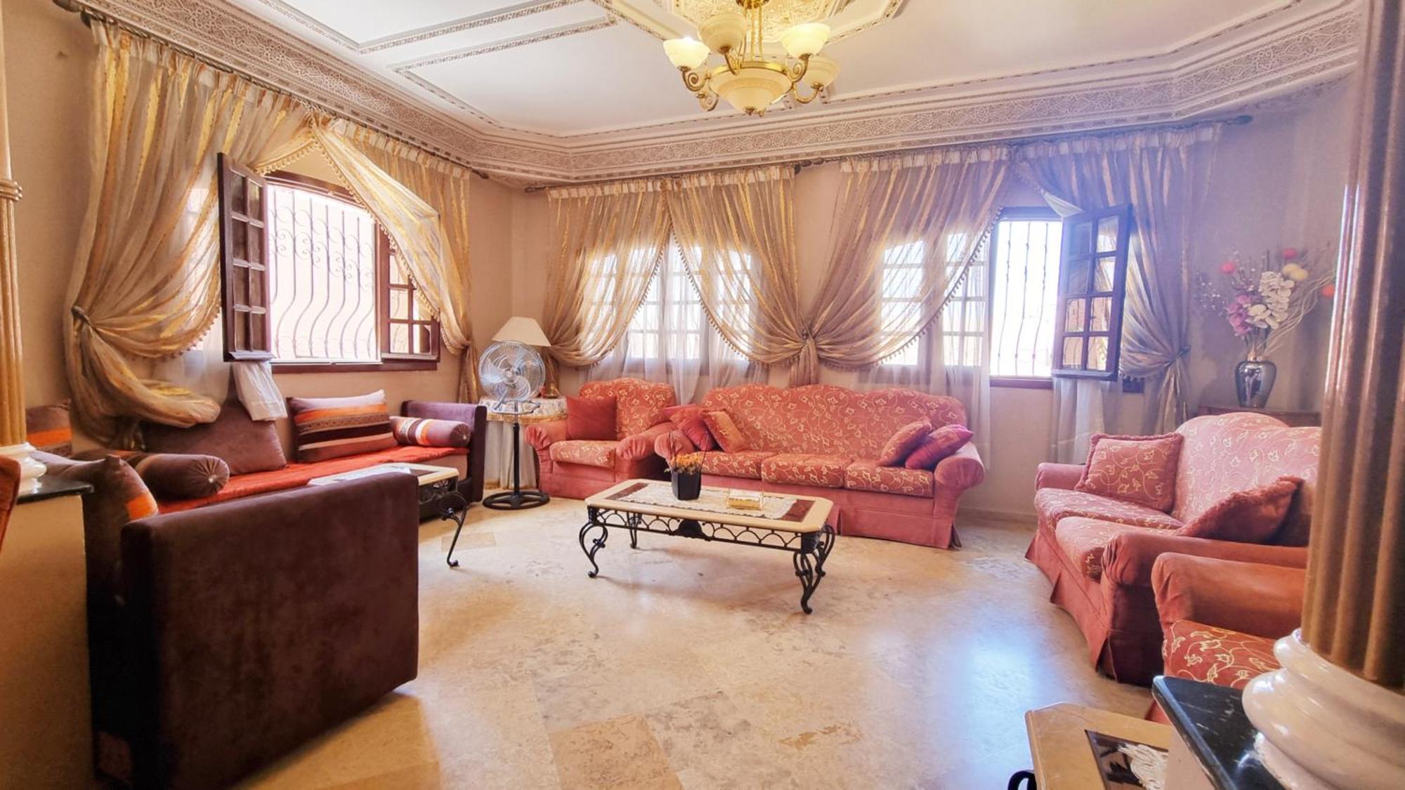 Apartment Oranger Family House Center, Private Large House, Terasse Garden View, Free Parking *