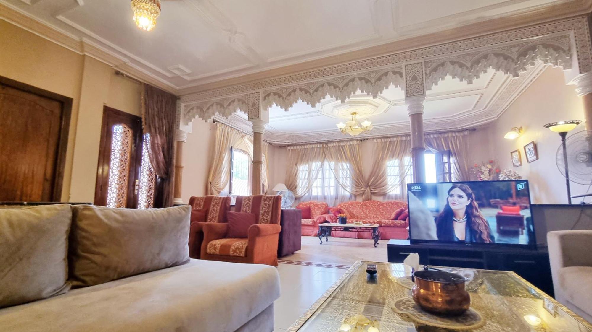 Oranger Family House Center, Private Large House, Terasse Garden View, Free Parking Apartment