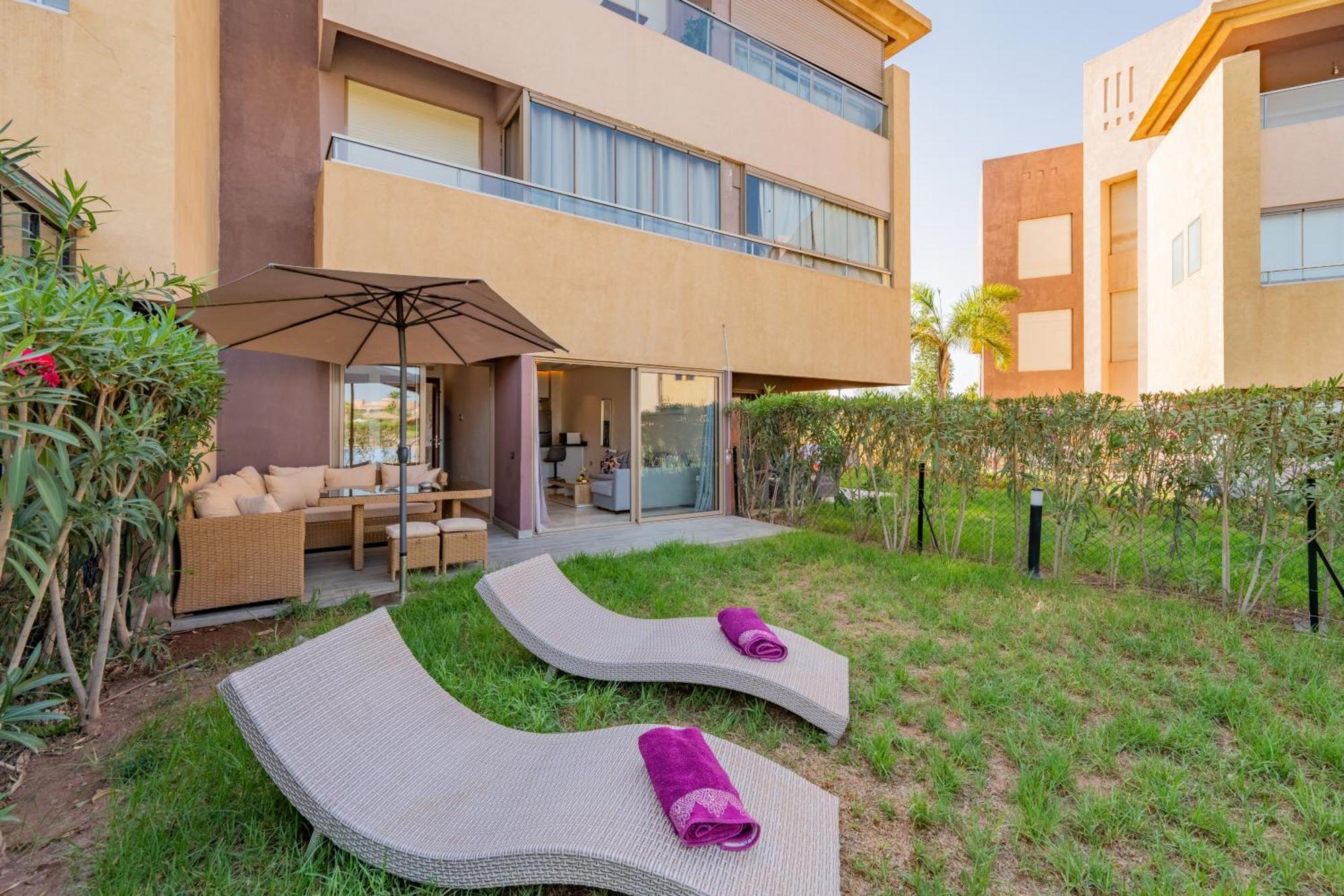 Relax Front Of Pool - Golf- Fiber Optic Marraquexe