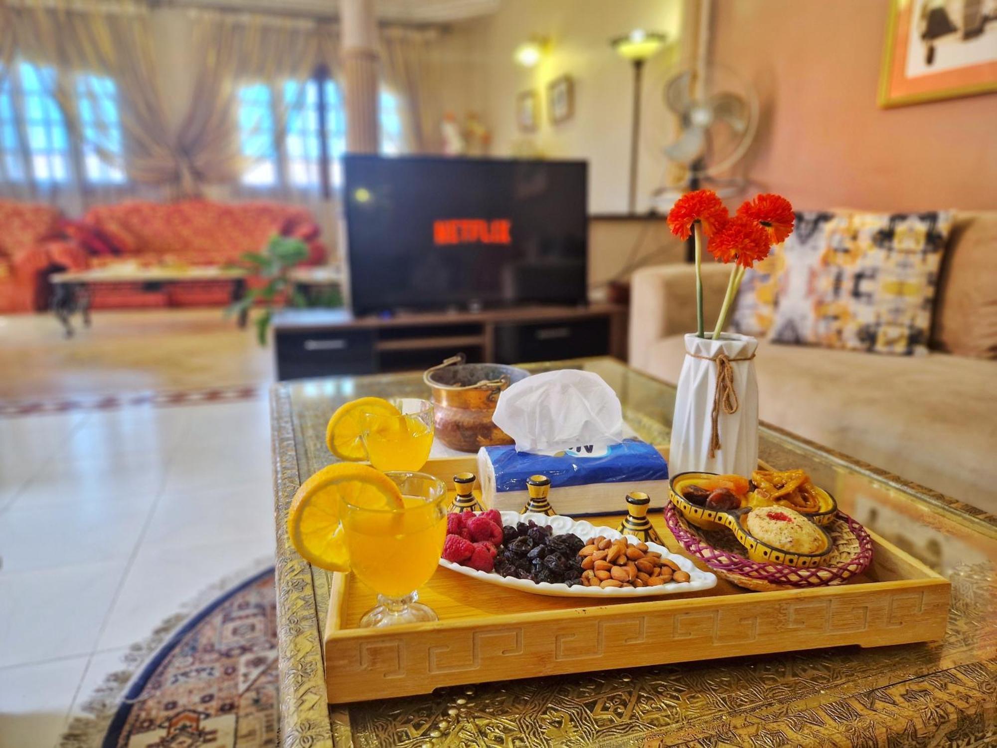 Apartment Oranger Family House Center, Private Large House, Terasse Garden View, Free Parking *