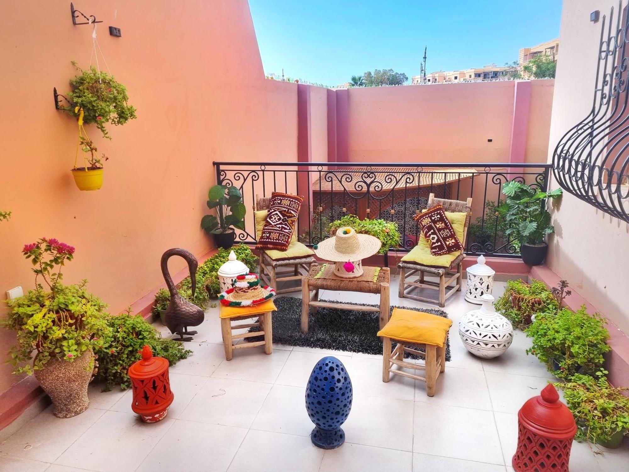 Oranger Family House Center, Private Large House, Terasse Garden View, Free Parking * Marrakesh