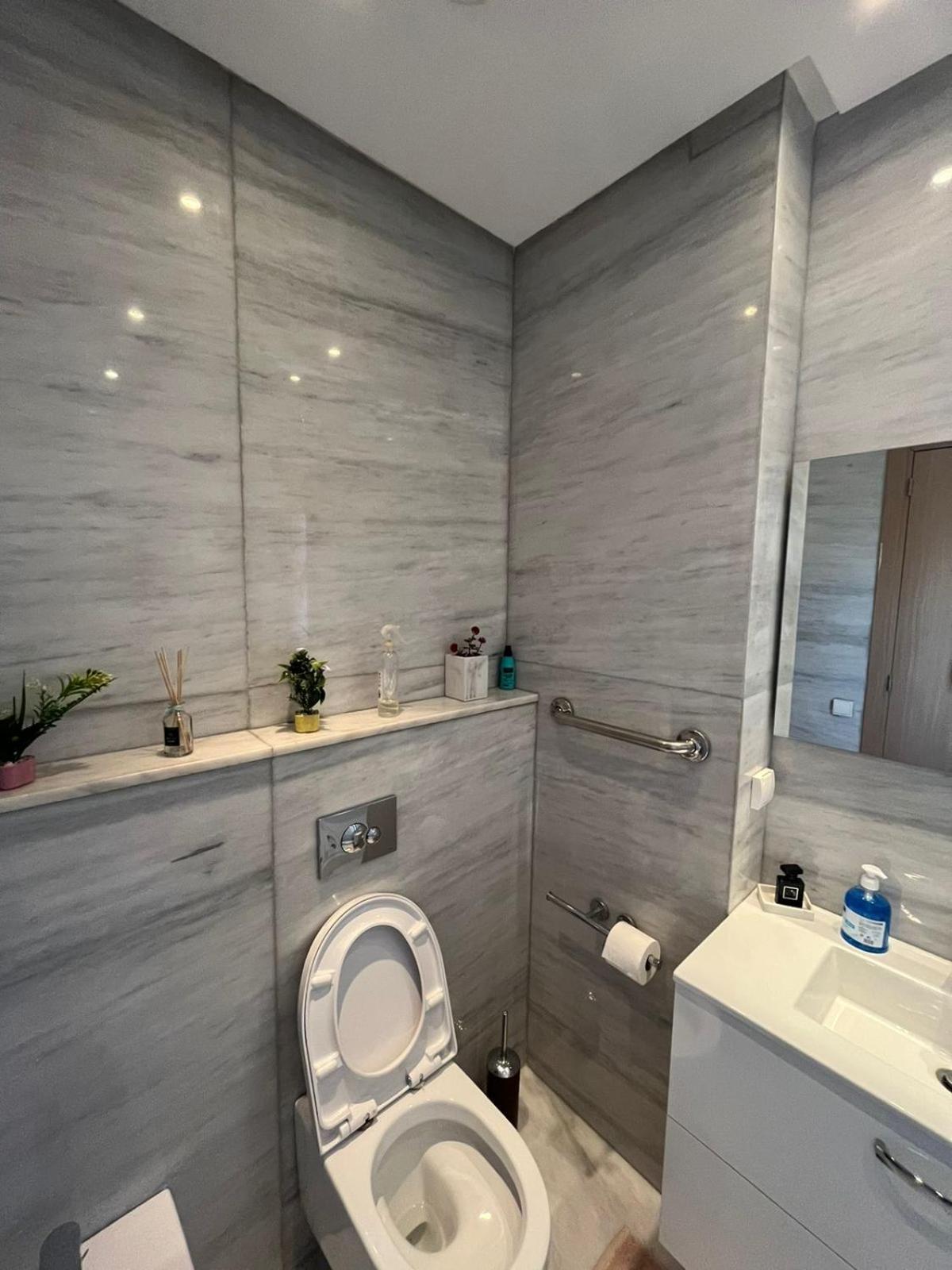 Amazing 3 With Panoramic Views Apartment